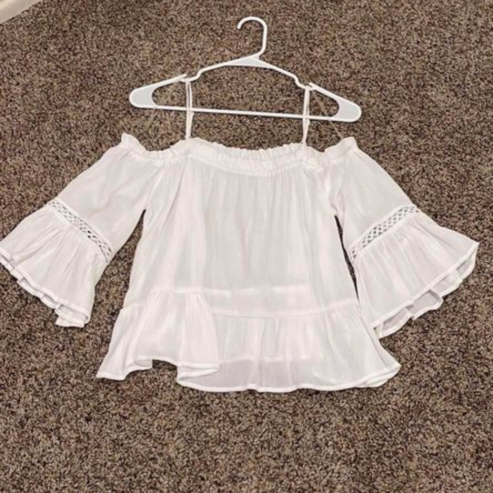 NORDSTROM - SOCIALITE White Flowy Top